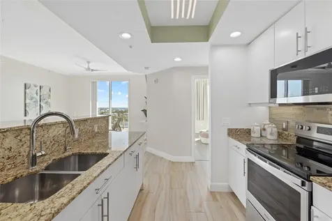 800 N Tamiami Trail Sarasota FL 34236