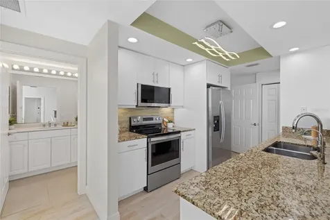 800 N Tamiami Trail Sarasota FL 34236