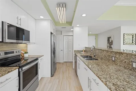 800 N Tamiami Trail Sarasota FL 34236