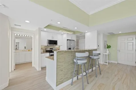 800 N Tamiami Trail Sarasota FL 34236