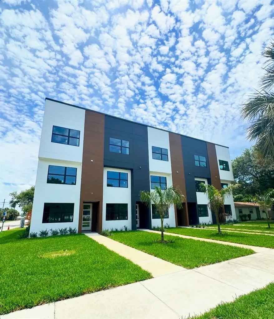 373 13th St N St Petersburg FL 33705