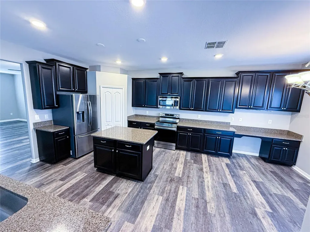 909 Meadow Glade Drive Ruskin FL 33570