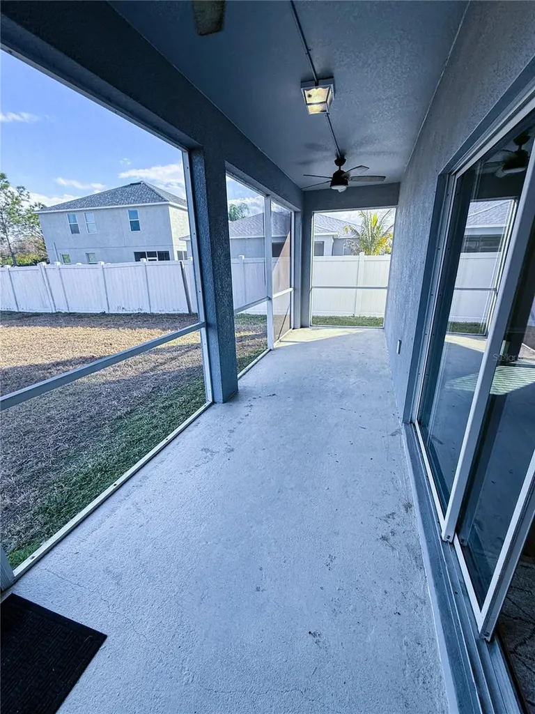 909 Meadow Glade Drive Ruskin FL 33570