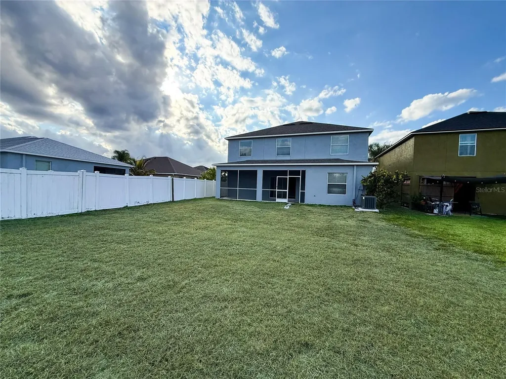 909 Meadow Glade Drive Ruskin FL 33570