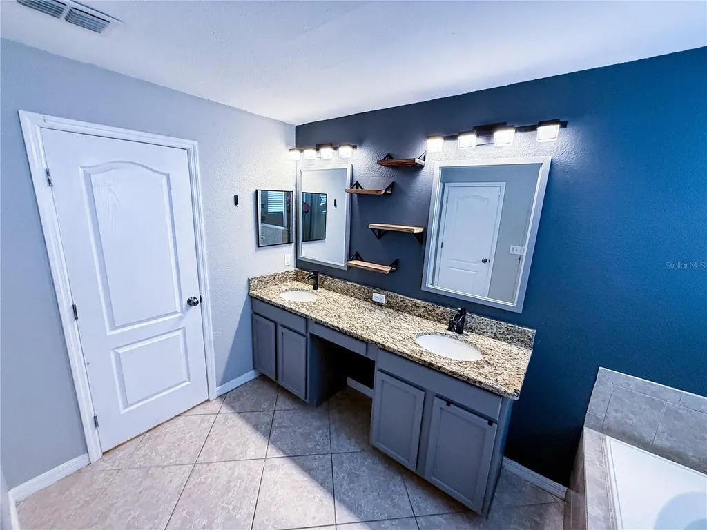 909 Meadow Glade Drive Ruskin FL 33570