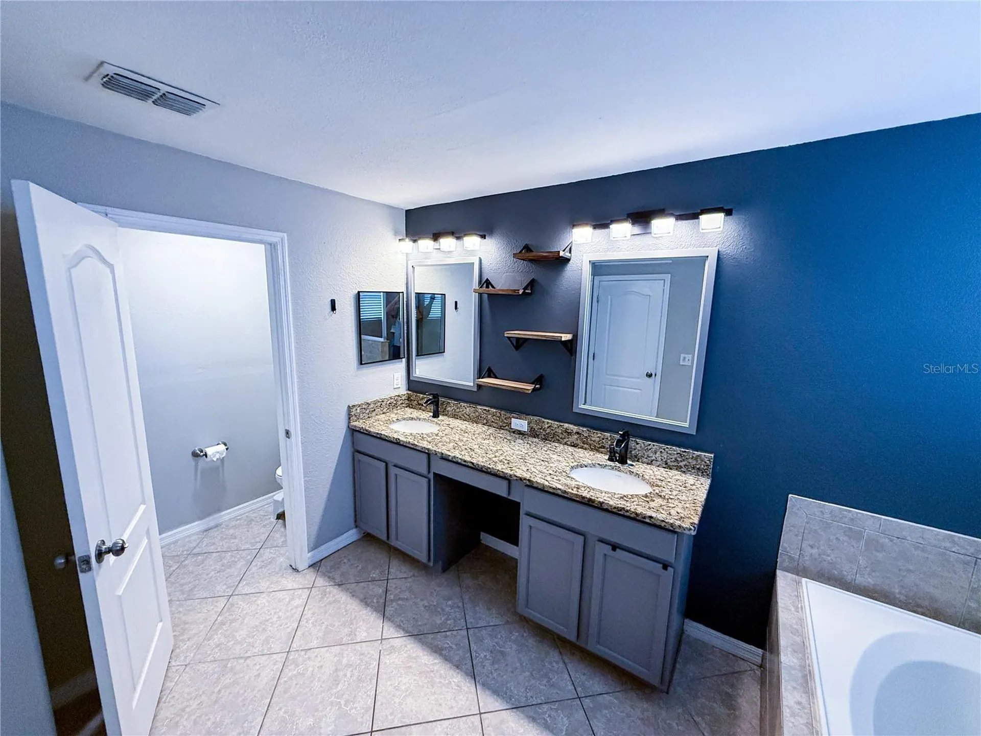 909 Meadow Glade Drive Ruskin FL 33570