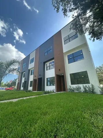 379 13th St N St Petersburg FL 33705