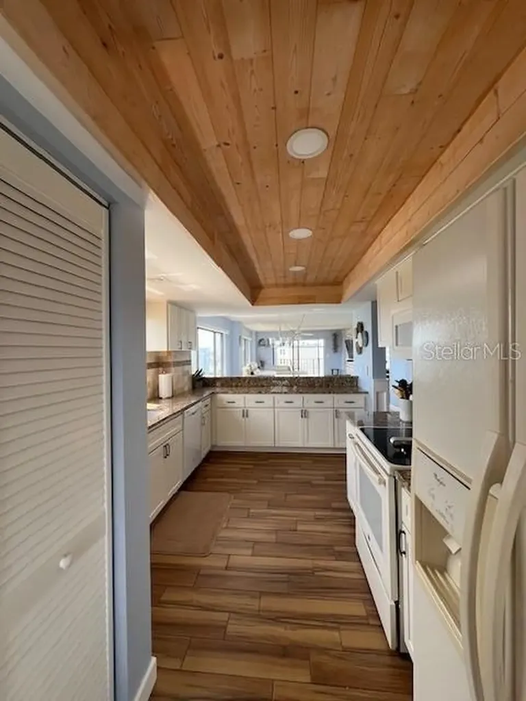 650 Island Way Clearwater Beach FL 33767