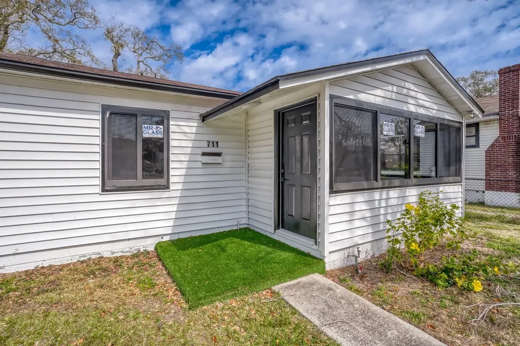 711 19th Avenue S St Petersburg FL 33705