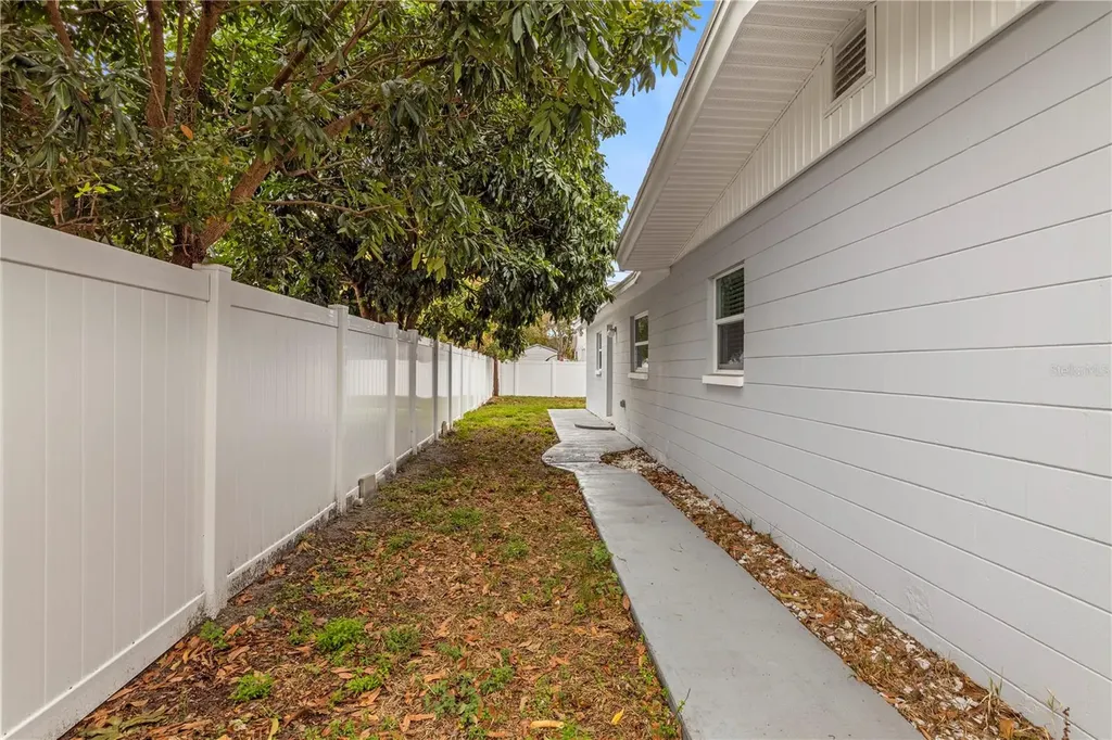 5698 38th Avenue N St Petersburg FL 33710