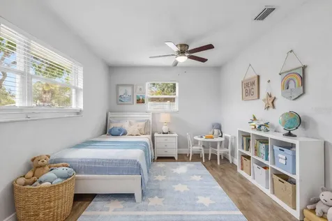 5698 38th Avenue N St Petersburg FL 33710