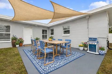 5698 38th Avenue N St Petersburg FL 33710