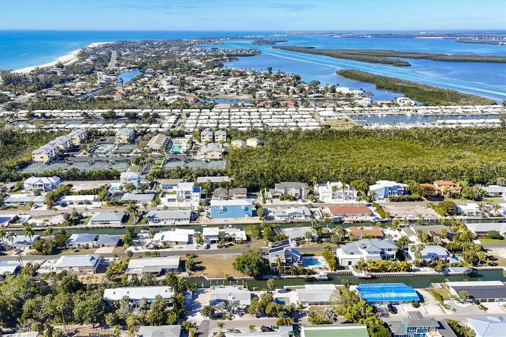 651 Jungle Queen Way Longboat Key FL 34228