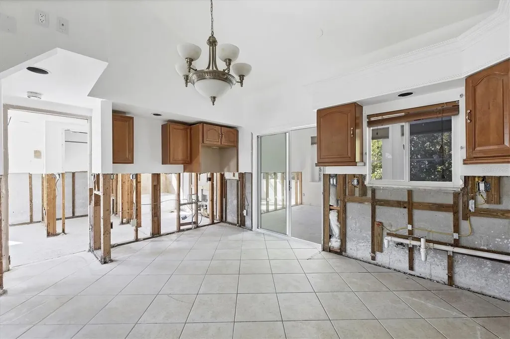 651 Jungle Queen Way Longboat Key FL 34228