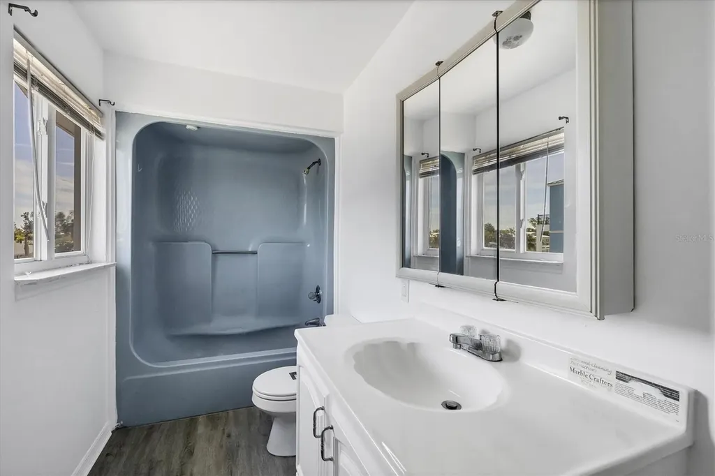 651 Jungle Queen Way Longboat Key FL 34228