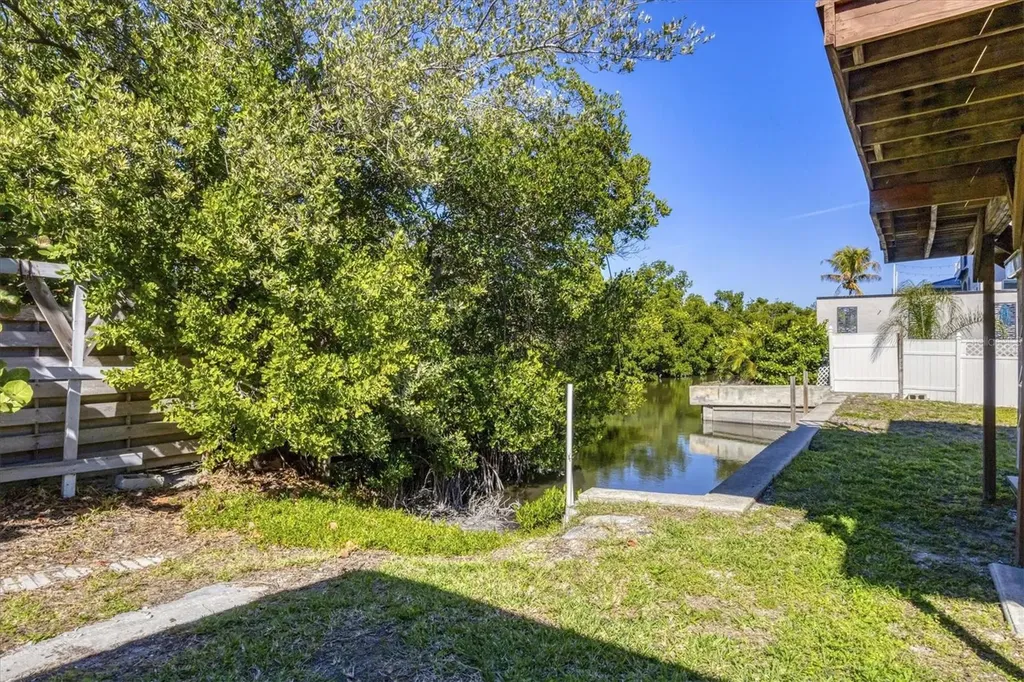 651 Jungle Queen Way Longboat Key FL 34228