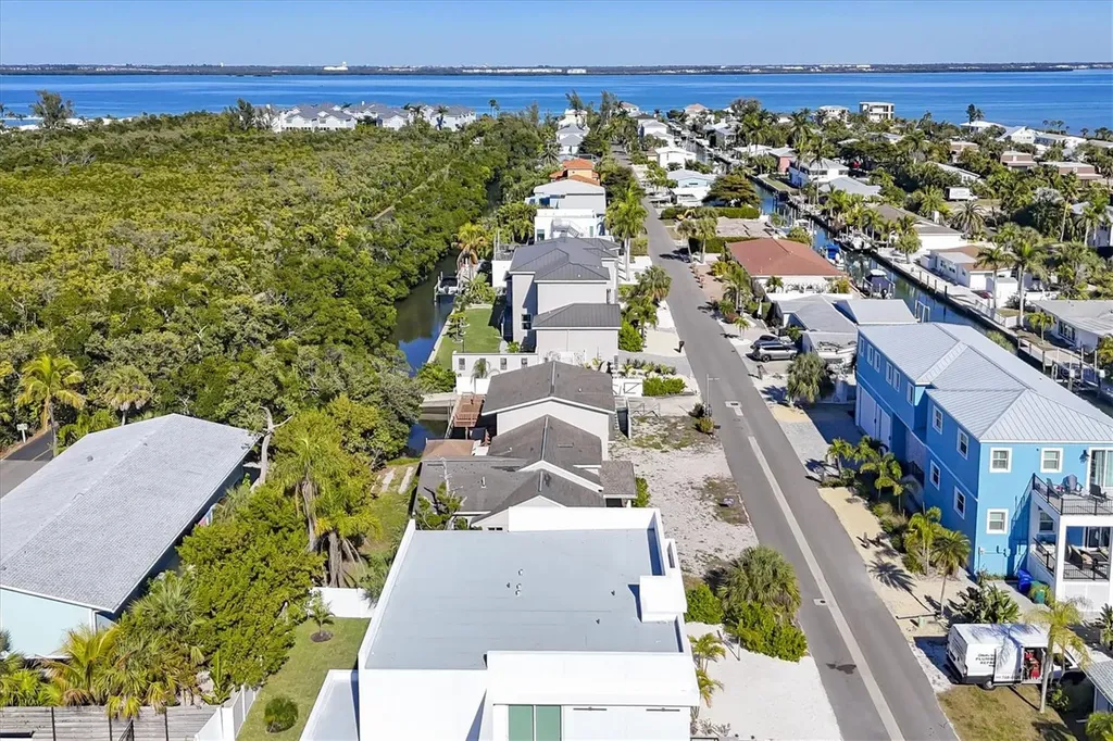 651 Jungle Queen Way Longboat Key FL 34228