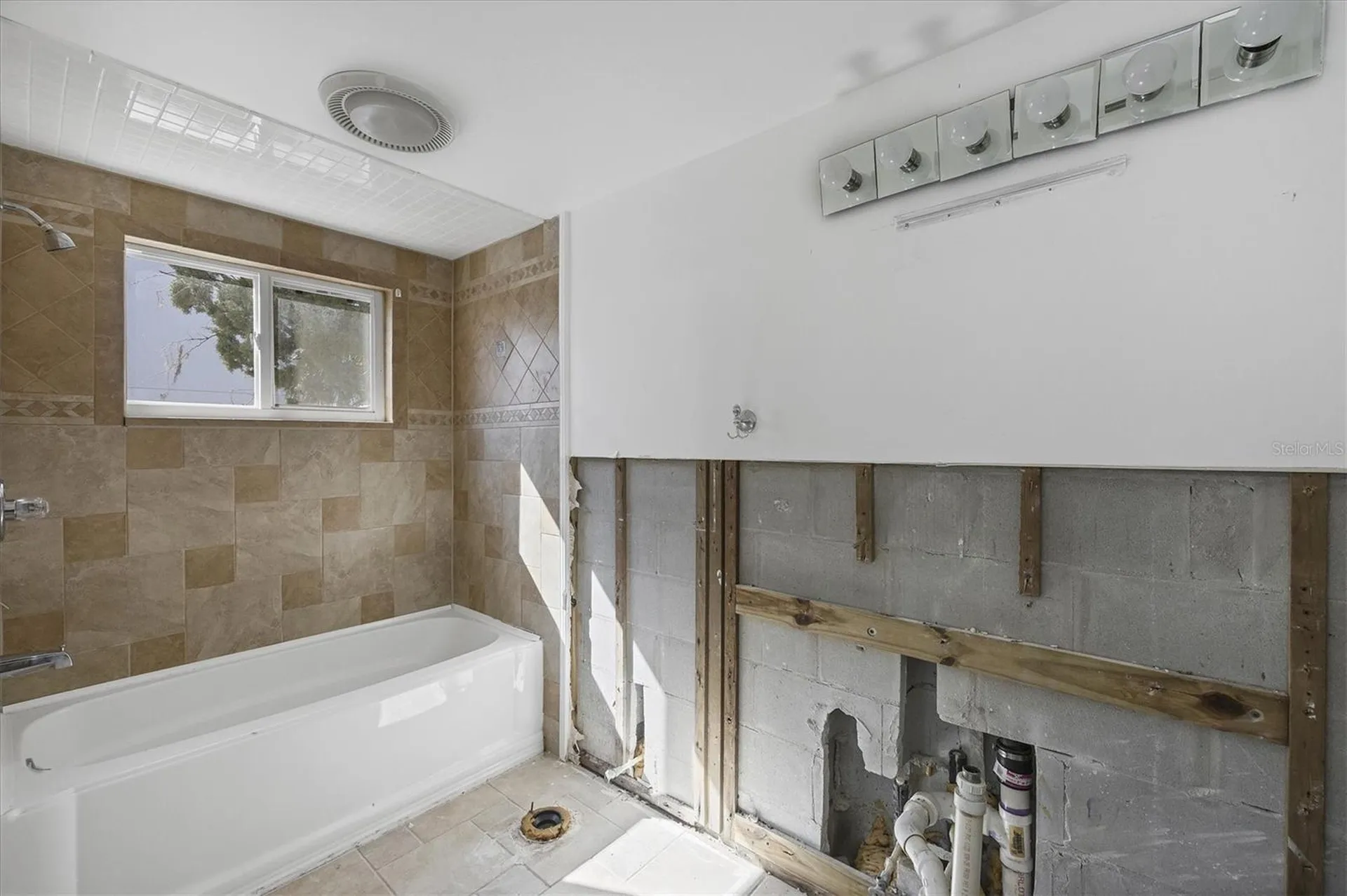 651 Jungle Queen Way Longboat Key FL 34228