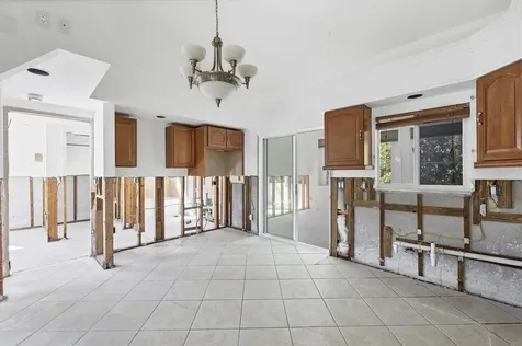 651 Jungle Queen Way Longboat Key FL 34228