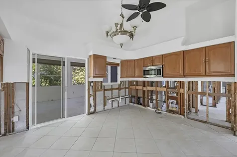 651 Jungle Queen Way Longboat Key FL 34228