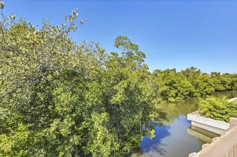 651 Jungle Queen Way Longboat Key FL 34228
