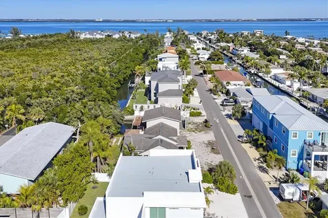 651 Jungle Queen Way Longboat Key FL 34228