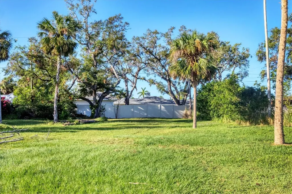 7332 Phillips Street Sarasota FL 34243
