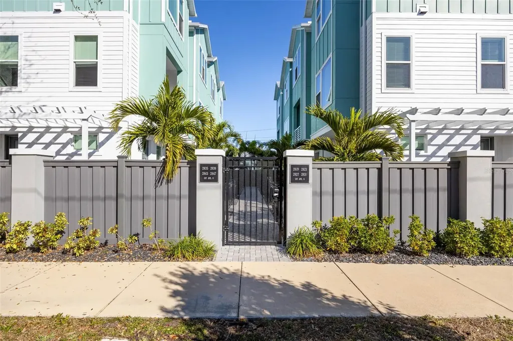 2843 1st Avenue S St Petersburg FL 33712