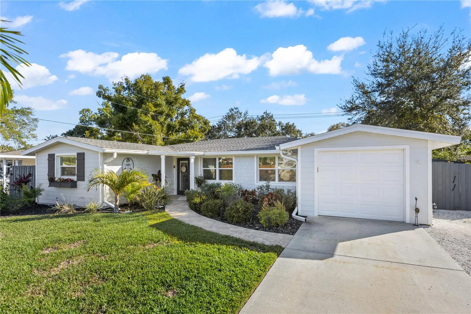 Sarasota FL, 3122 Regatta Circle