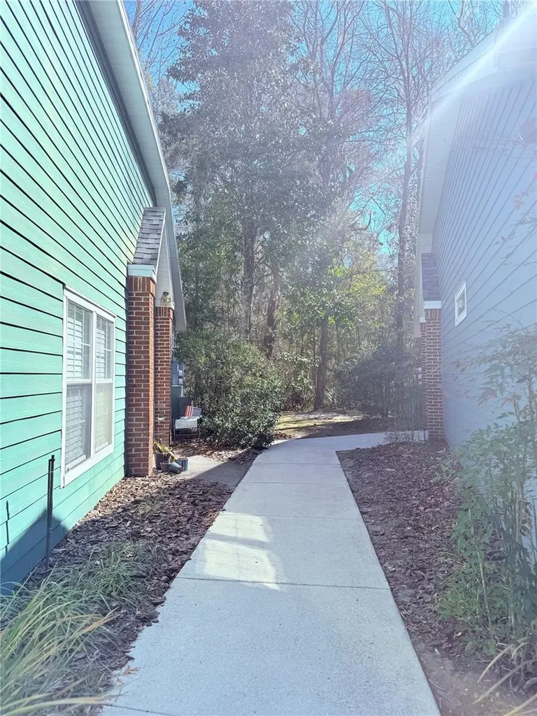 4945 NW 1st Place Gainesville FL 32607
