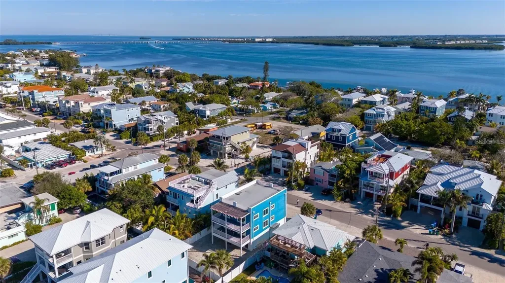 2210 Avenue C Bradenton Beach FL 34217