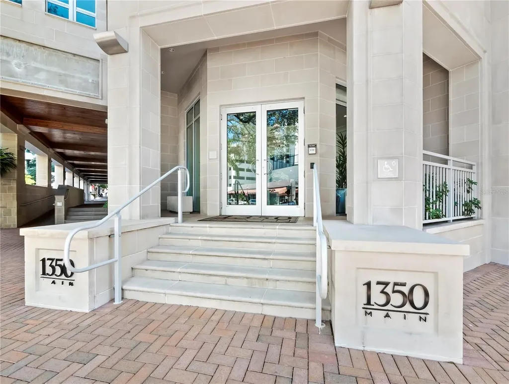 1350 Main Street Sarasota FL 34236