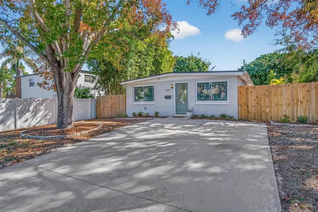620 50th Avenue N St Petersburg FL 33703