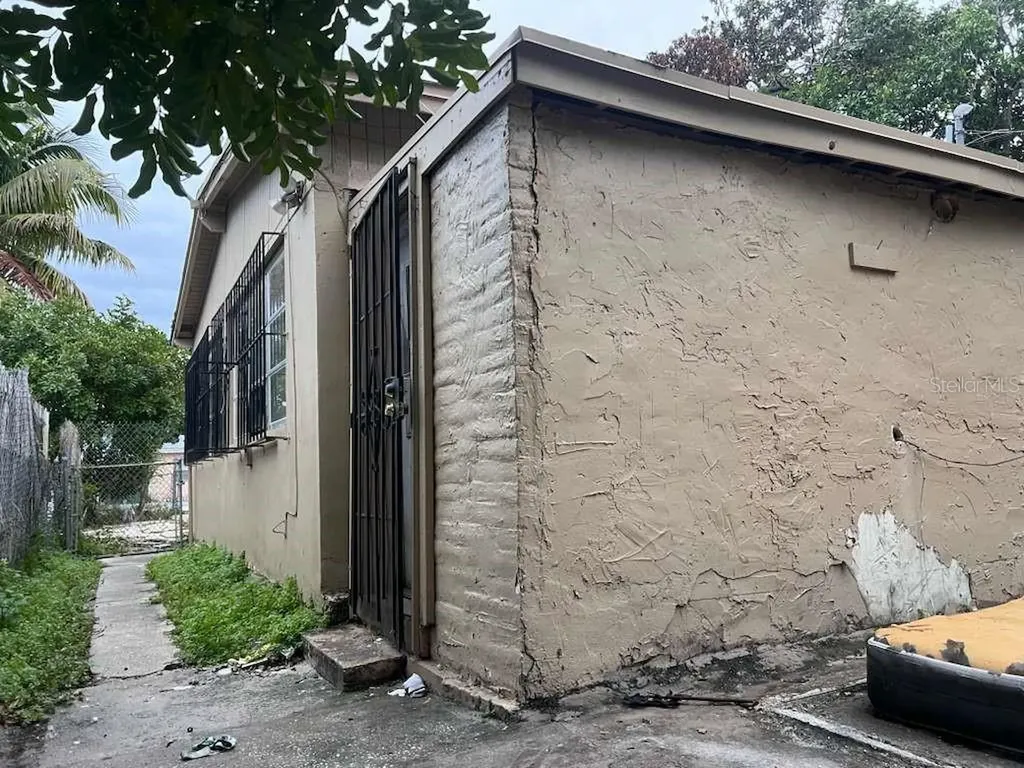 18020 NW 2nd Place Miami FL 33169