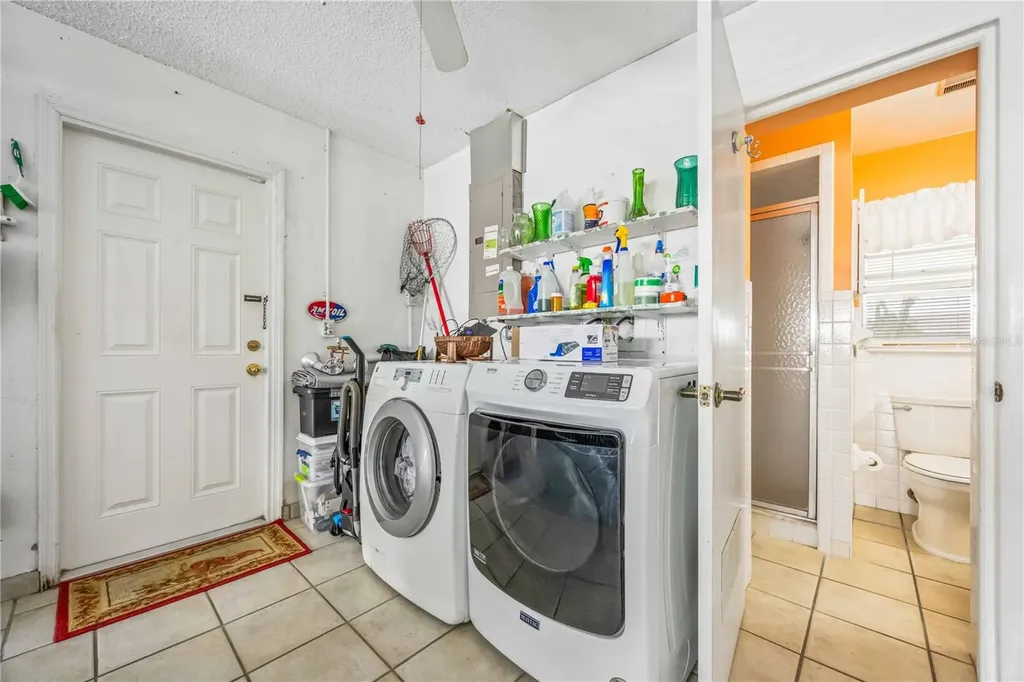 3801 Chinaberry Bradenton FL 34208