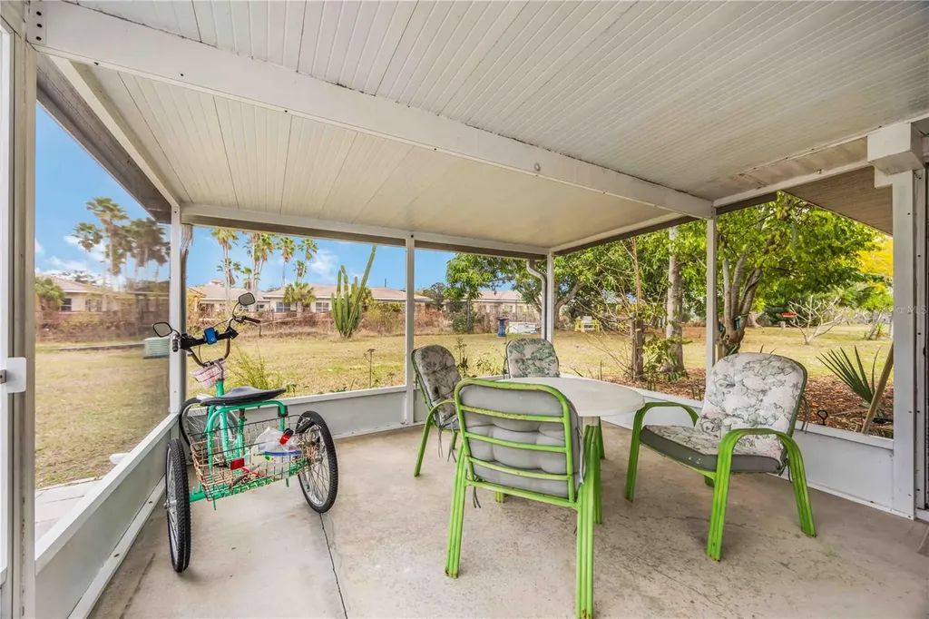 3801 Chinaberry Bradenton FL 34208