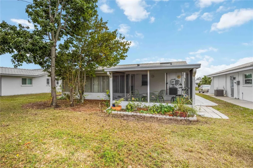 3801 Chinaberry Bradenton FL 34208