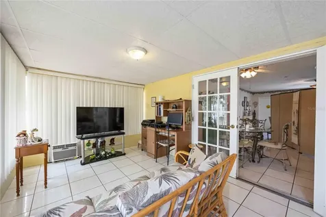 3801 Chinaberry Bradenton FL 34208