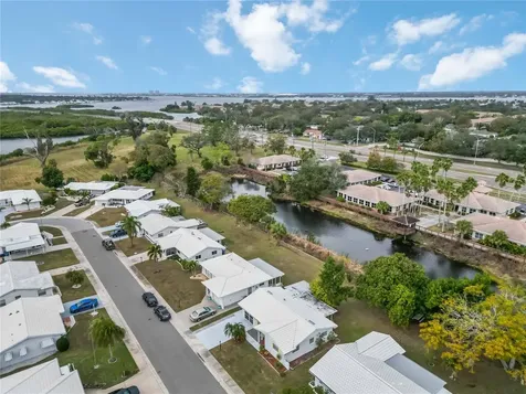 3801 Chinaberry Bradenton FL 34208