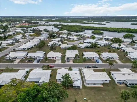3801 Chinaberry Bradenton FL 34208