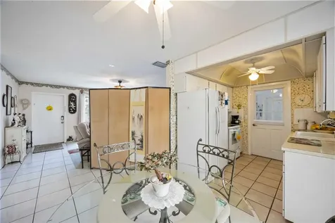 3801 Chinaberry Bradenton FL 34208