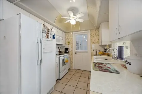 3801 Chinaberry Bradenton FL 34208