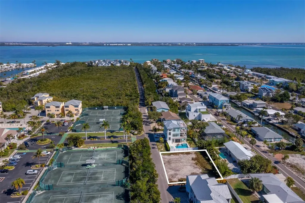620 Companion Way Longboat Key FL 34228