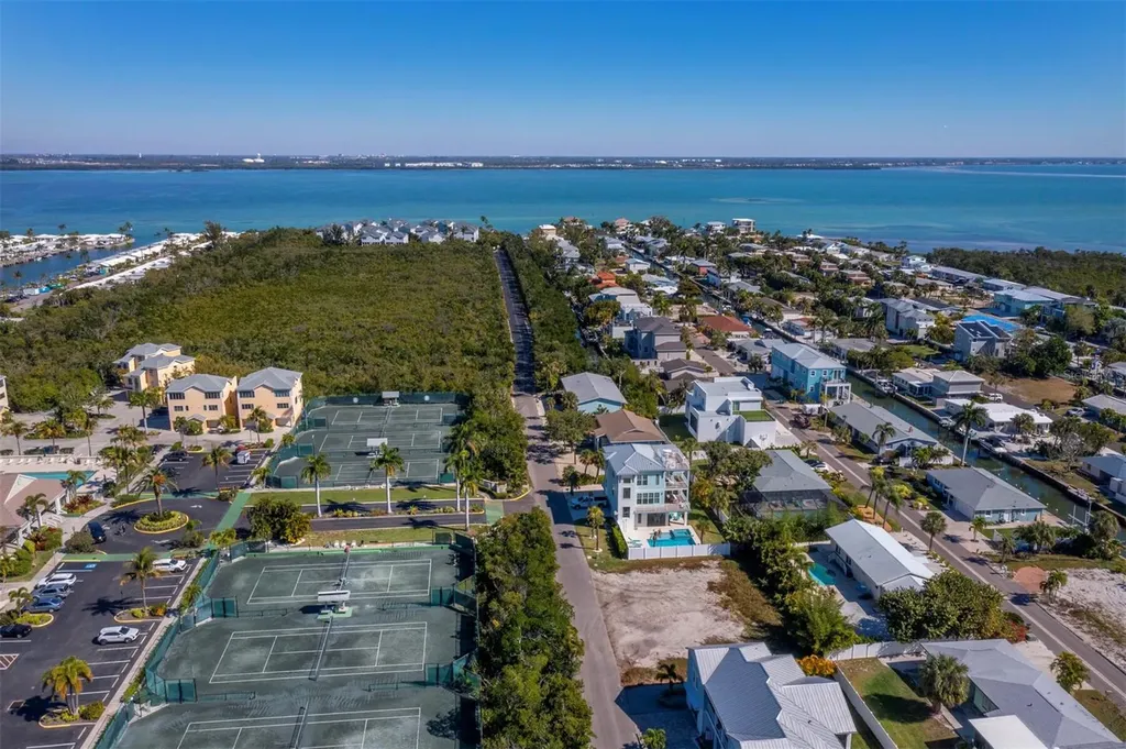 620 Companion Way Longboat Key FL 34228