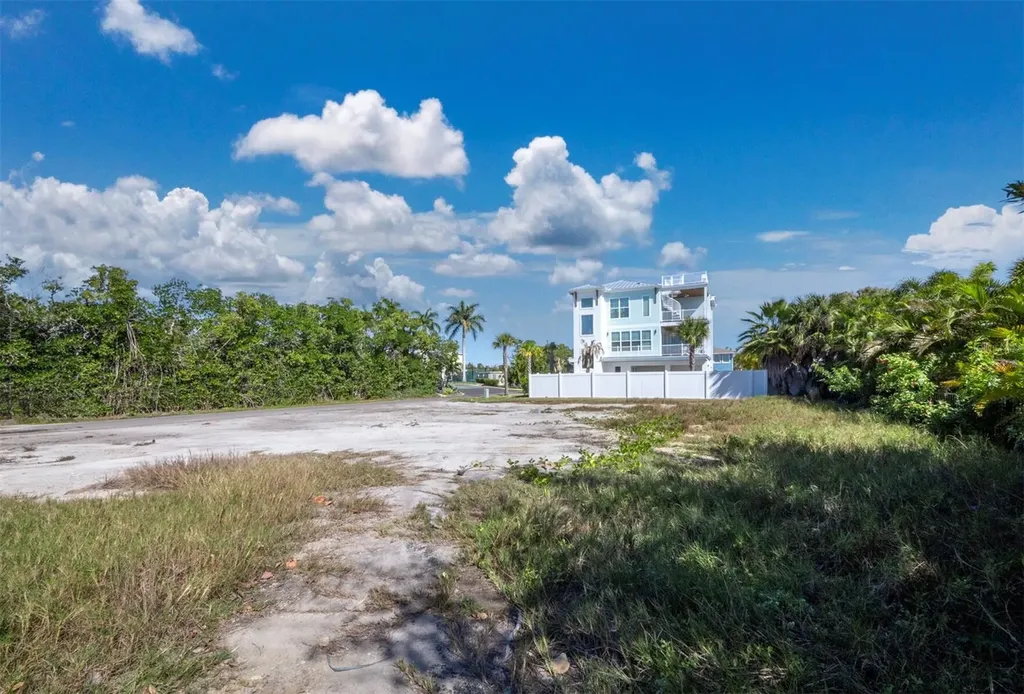 620 Companion Way Longboat Key FL 34228