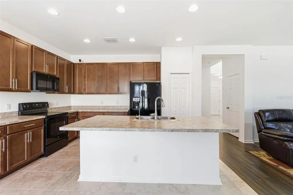 2941 Adams Cross Drive Zephyrhills FL 33540
