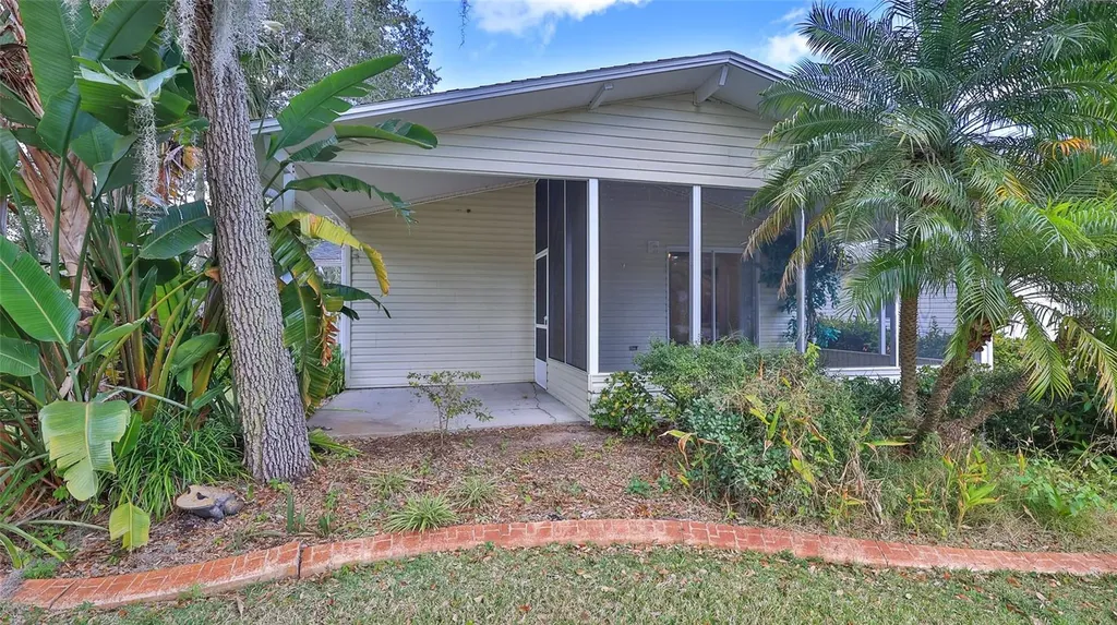 415 Sioux Boulevard Oak Hill FL 32759