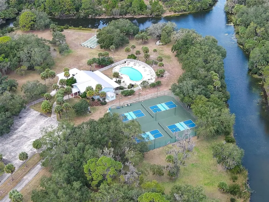 415 Sioux Boulevard Oak Hill FL 32759