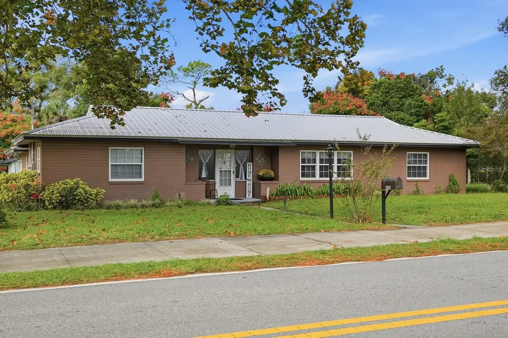 930 N Amelia Avenue Deland FL 32724