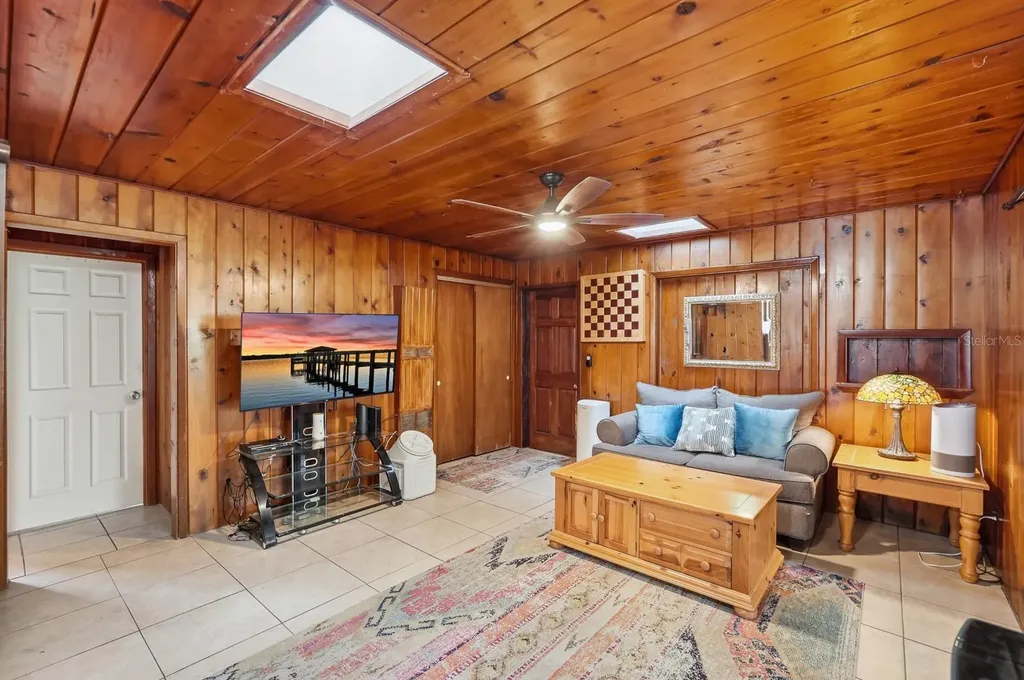 930 N Amelia Avenue Deland FL 32724